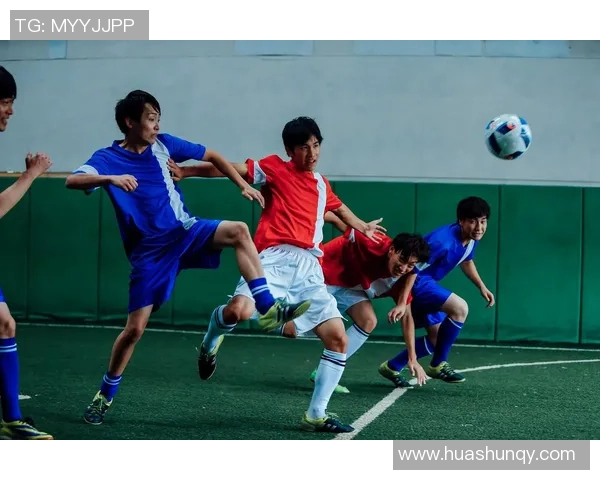 足球明星激烈对抗瞬间展现精彩瞬间与竞技魅力的视觉盛宴 足球明星激烈对抗瞬间展现精彩瞬间与竞技魅力的视觉盛宴