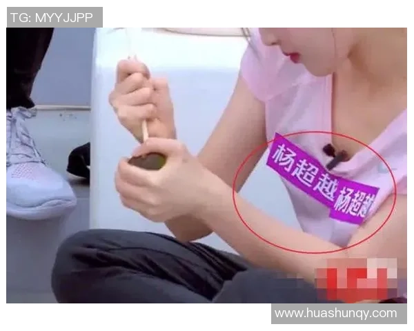 足球明星意外走光瞬间曝光引发热议网友热评不断